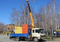 Бортовой грузовик с КМУ на шасси Mitsubishi Fuso #P 198 EB 45. Курган, Городской сад