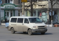 Микроавтобус Volkswagen Caravelle #O 419 KH 45. Курган, улица Куйбышева 
