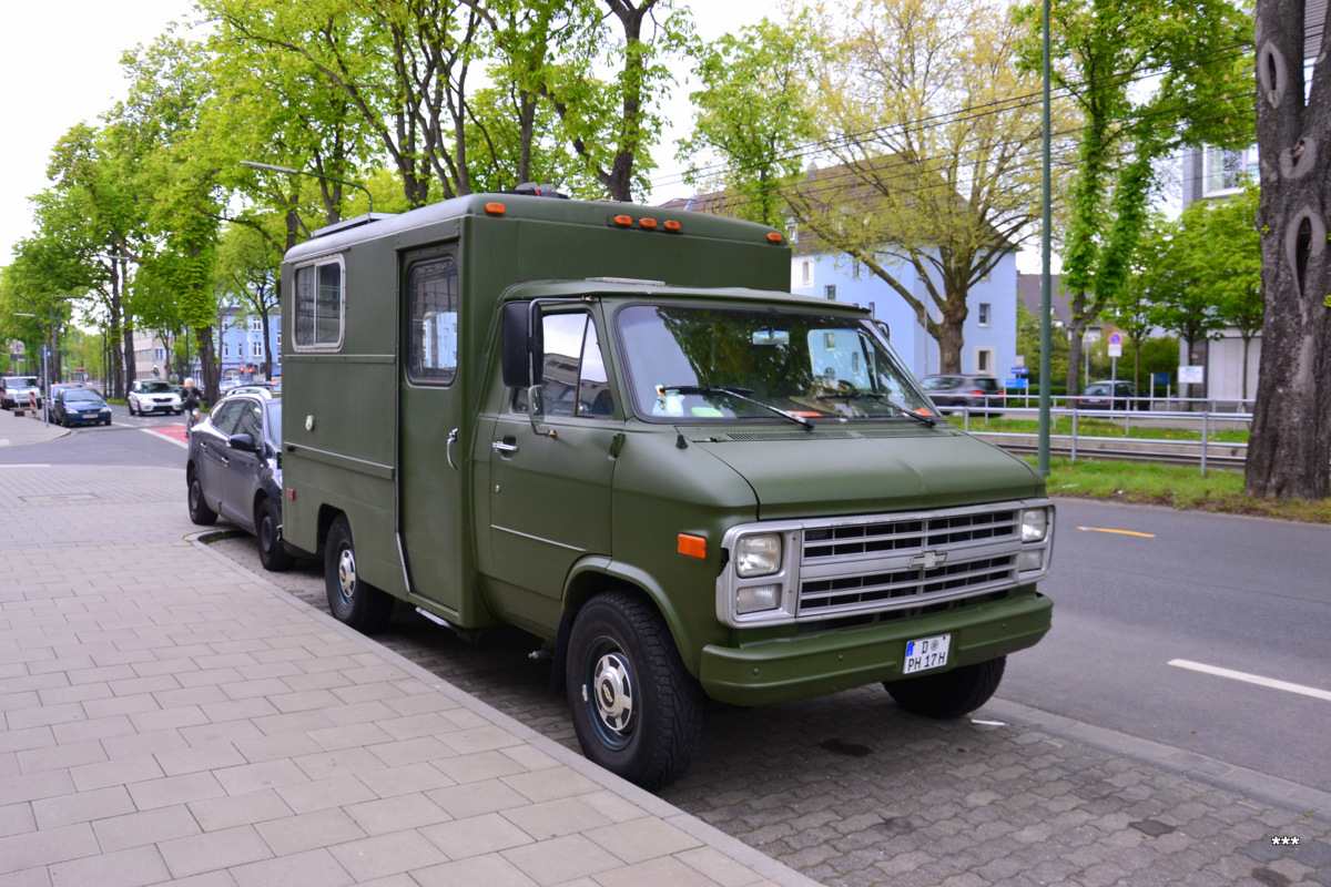 Кемпер на шасси Chevrolet, #D-PH 17H. Германия, Северный-Рейн-Вестфалия, Дюссельдорф 