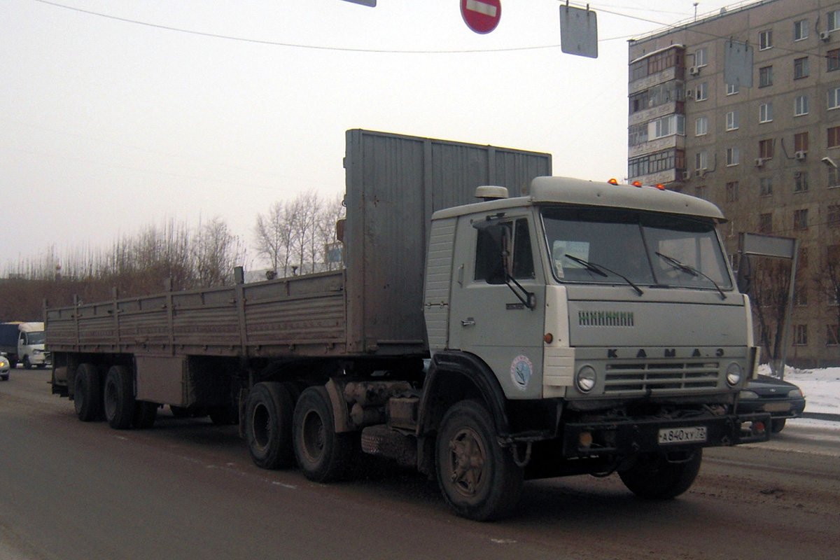 Седельный тягач КамАЗ-5410 #А 840 ХУ 72 с полуприцепом . Тюмень, улица 50 лет Октября