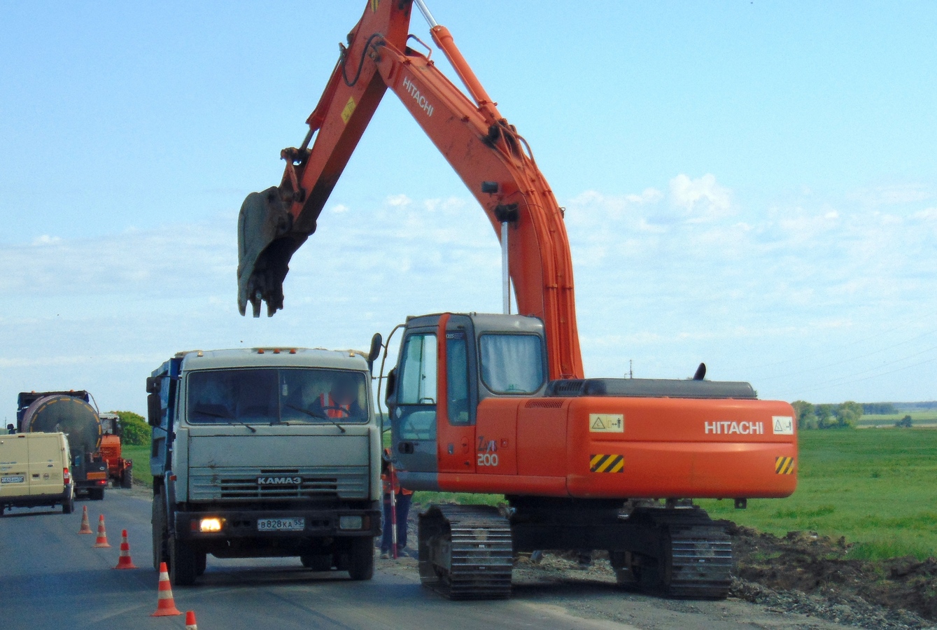 Экскаватор Hitachi Zaxis 200 . Омская область