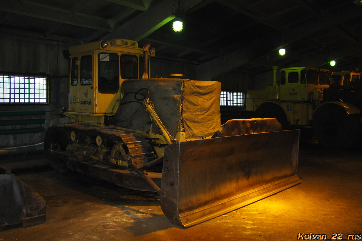 Бульдозер на базе трактора Т-170. Алтайский край, Барнаул, аэропорт