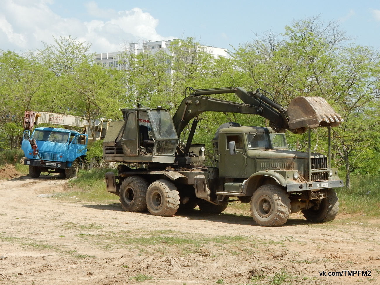 Экскаватор ЭОВ-4421 на шасси КрАЗ-255Б1 #А381 НХ 82. Крым, Евпатория