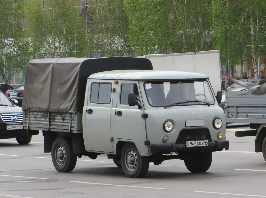 Бортовой грузовик УАЗ-39094 #945 DRA 15. Курган, улица Ленина