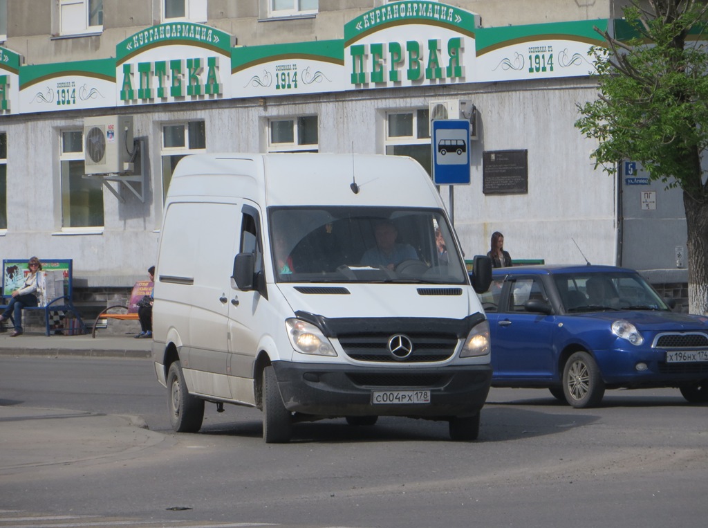 Фургон Mercedes-Benz Sprinter  #С 004 РХ 178. Курган, улица Ленина