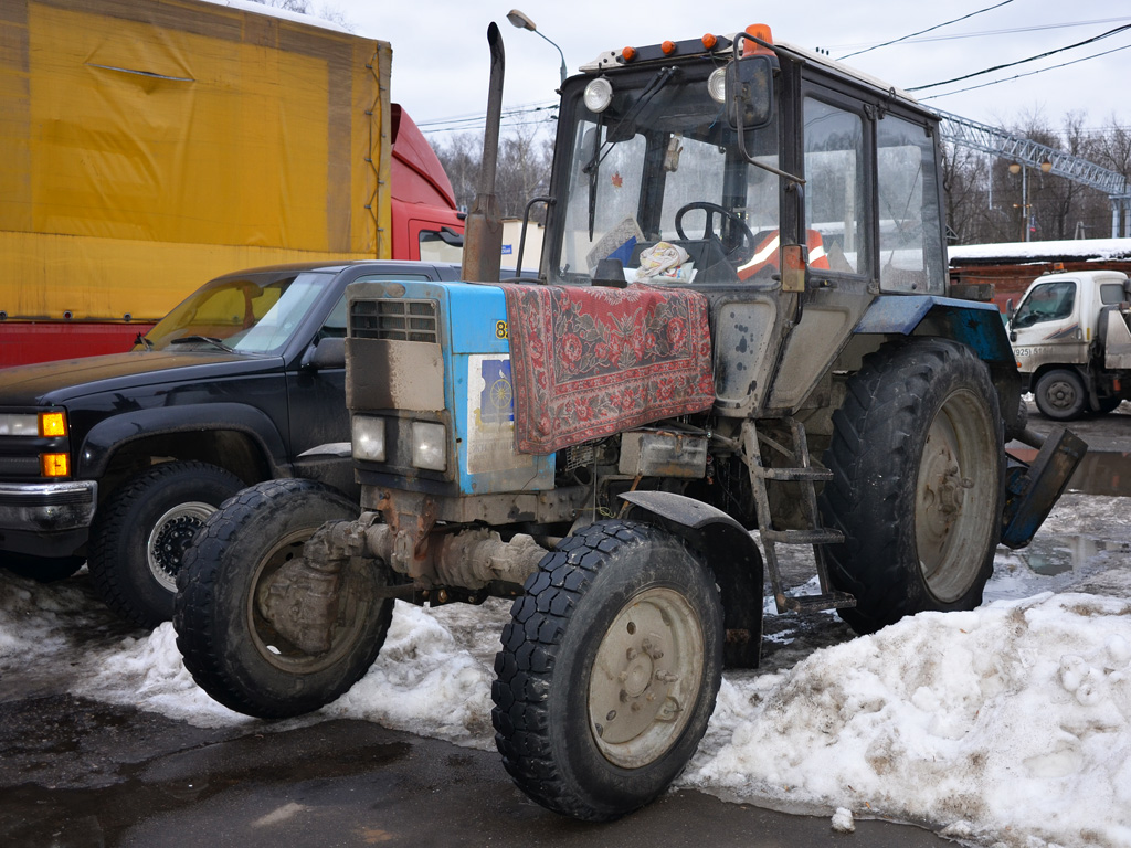 Коммунальная уборочная машина на базе трактора МТЗ-82.1 "Беларус". Москва, Рижский проезд 