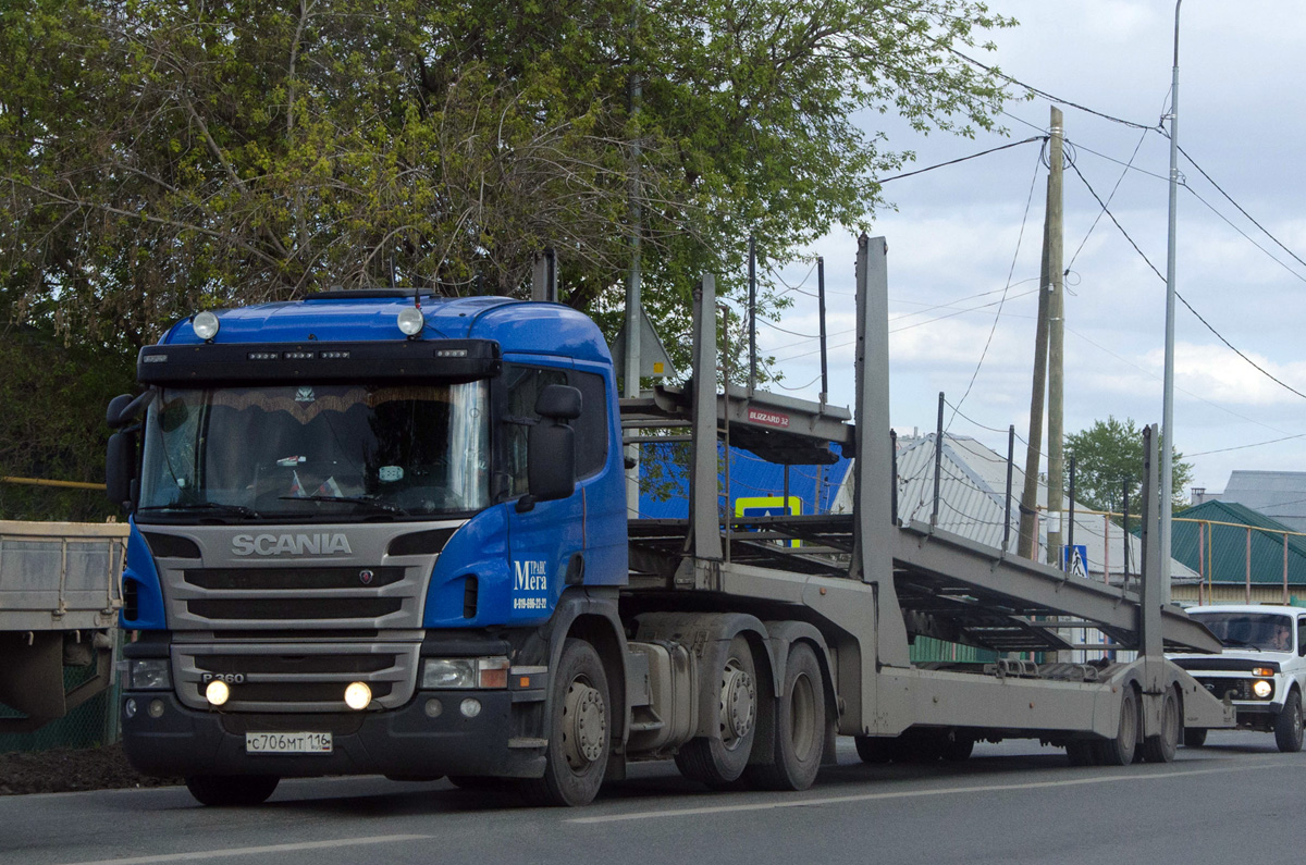 Седельный тягач Scania P360 #С 706 МТ 116 с полуприцепом-автовозом. Тюмень, улица Тимуровцев 