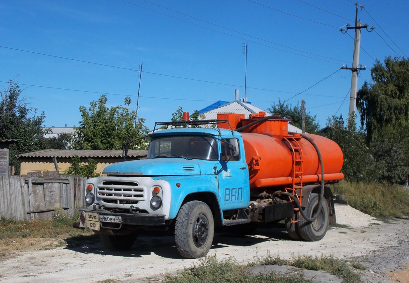 Автоцистерна на шасси ЗиЛ-431412. Волгоградская область, Фролово, Южная улица