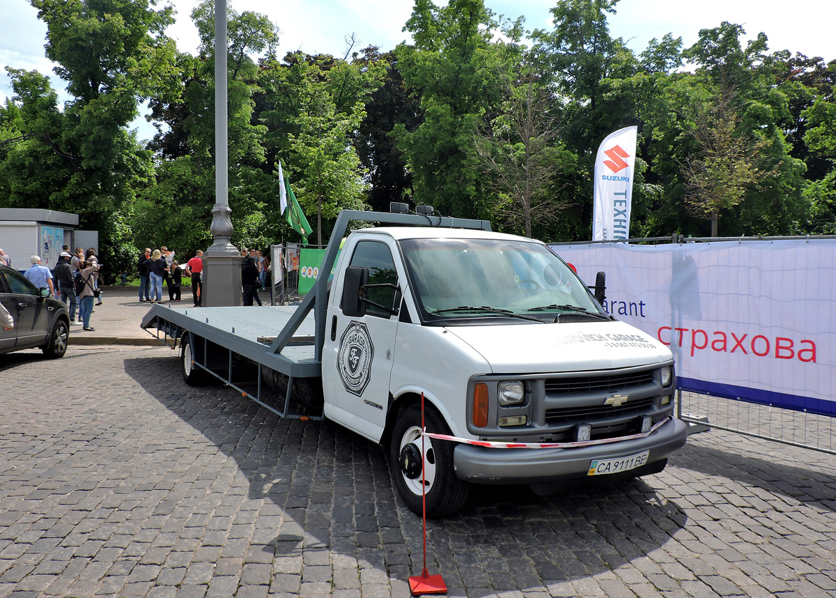 Эвакуатор Chevrolet Silverado 3500 #СА 9111 ВЕ. Харьковская область, г. Харьков, площадь Свободы