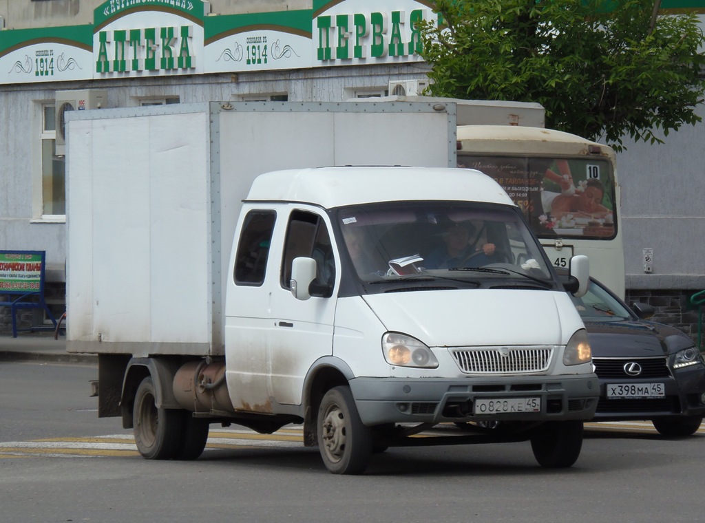 Фургон 370540 на шасси ГАЗ-33023 "Газель" #O 828 KE 45.  Курган, улица Куйбышева 