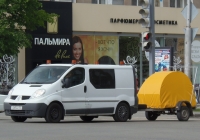 Renault Trafic 2.0 DCI 90 #C 383 HC 55.  Курган, улица Ленина