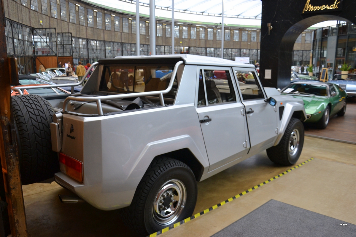 Пикап Lamborghini LM002. Германия, Северный-Рейн-Вестфалия, Дюссельдорф, выставка классичесских автомобилей