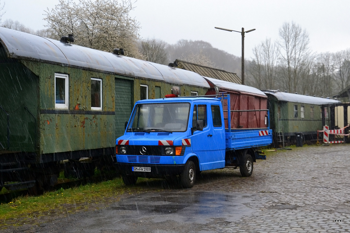 Грузовик Mercedes-Benz Vario, #GM-FW 1989. Германия, Северный-Рейн-Вестфалия, Радеформвальд