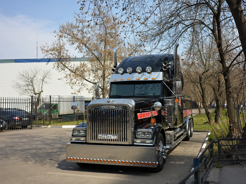 Седельный тягач Freightliner FLD 132 Classic XL #В 023 КЕ 177. Москва, Новоалексеевская улица 