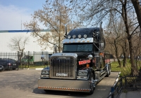 Седельный тягач Freightliner FLD 132 Classic XL #В 023 КЕ 177. Москва, Новоалексеевская улица 