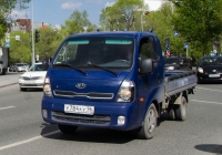 Бортовой грузовой автомобиль KIA Bongo III #У 784 КУ 96 . Тюмень, улица 50 лет Октября