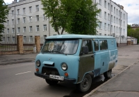 Грузопассажирский фургон УАЗ-3909 #У 828 ММ 750. Москва, Коптевский бульвар 