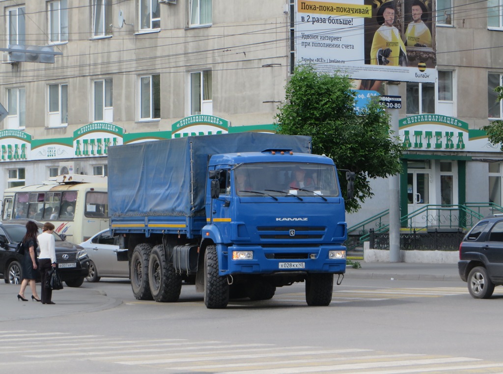 Грузовой автомобиль КамАЗ-43118 #Х 028 КХ 45. Курган, улица Ленина
