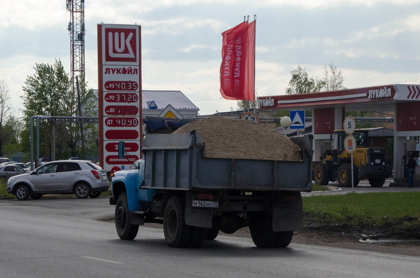 Самосвал ЗиЛ-ММЗ-4502 #М 162 НУ 72 . Тюмень, улица Щербакова