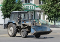 Коммунальная машина с навесным оборудованием на базе трактора МТЗ-82.1. Курган, улица Куйбышева