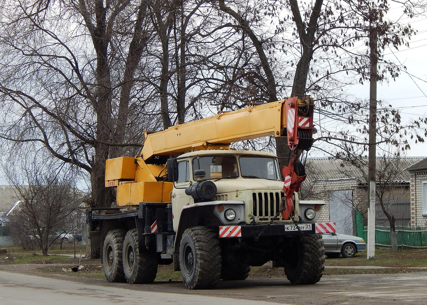 Автокран КС-3574 "Ивановец"  на шасси Урал-5557-10 # К 734 НУ 31. Белгородская область, г. Алексеевка, ул. Комсомольская