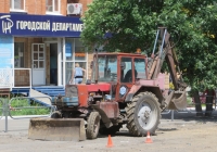 Экскаватор-бульдозер на базе трактора ЮМЗ-6. Курган, улица Куйбышева 