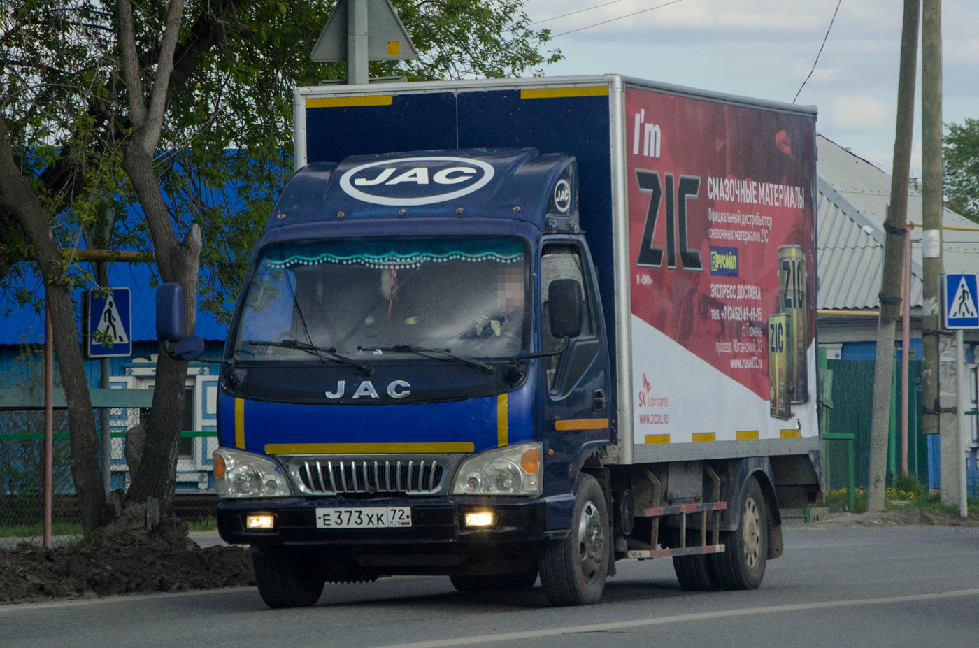 Фургон на шасси JAC HFC1045K2 #Е 373 ХК 72 . Тюмень, улица Тимуровцев 
