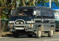 Микроавтобус Mitsubushi Delica #К 041 УН 72 . Тюмень, улица Тимуровцев 