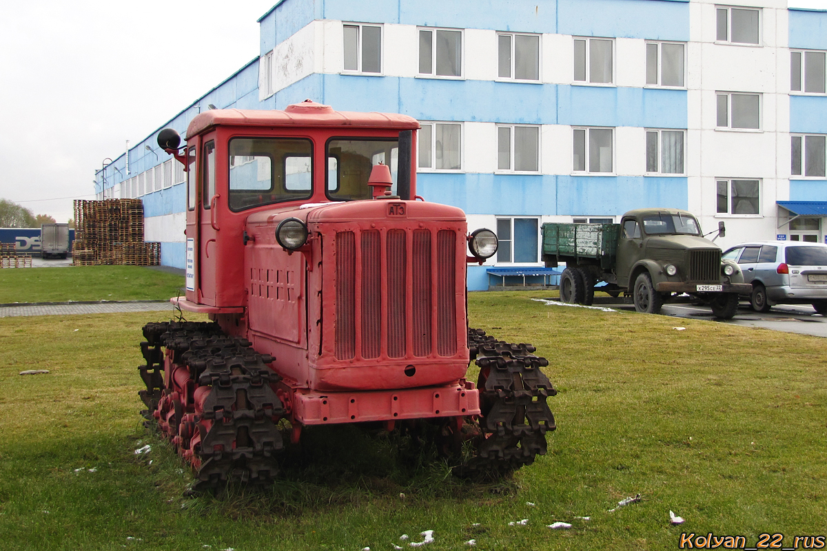 ДТ-54. Алтайский край, Барнаул, улица Попова