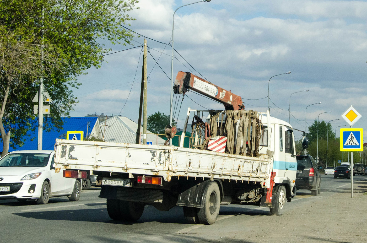 Бортовой грузовой автомобиль с КМУ Nissan Diesel Condor #В 555 ВР 72 . Тюмень, улица Тимуровцев 