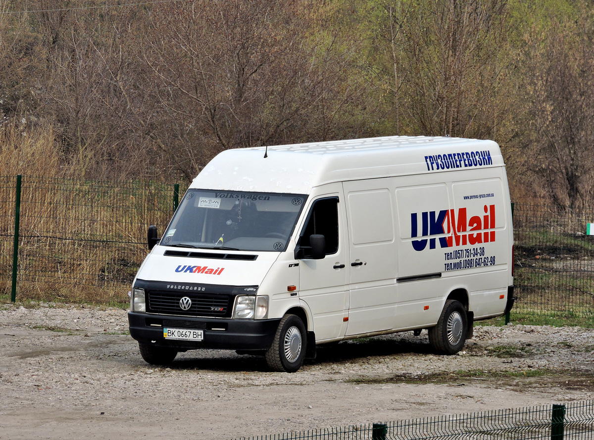 Грузовой фургон Volkswagen LT35 #ВК 0667 ВН. Харьковская область, г. Харьков, проспект Тракторостроителей