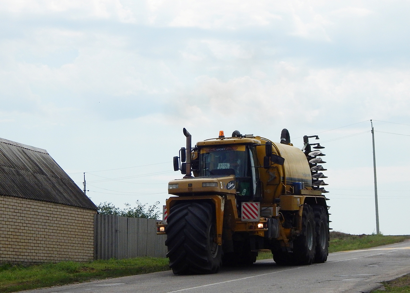 Машина для внесения удобрений Challenger Terra Gator 9205 # 6308 ЕУ 31. Белгородская область, Красногвардейский район, с. Котлярово