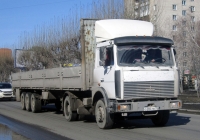 Седельный тягач МАЗ-5432* #О 284 ТВ 72 с полуприцепом . Тюмень, улица 50 лет Октября