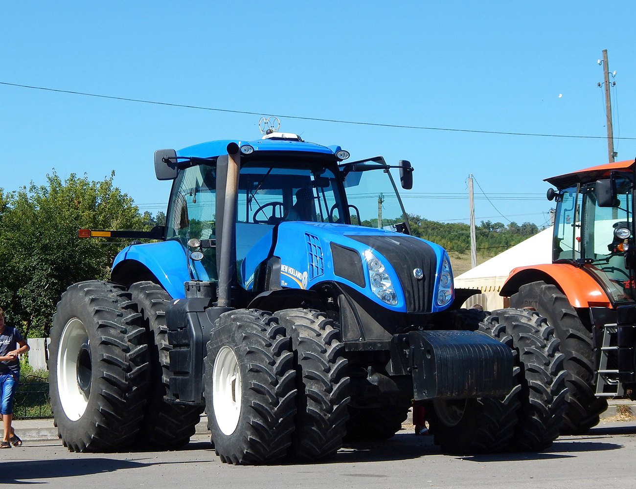 Трактор New Holland. Белгородская область, Ровеньский район, с. Новоалександровка