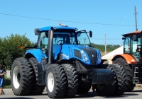 Трактор New Holland. Белгородская область, Ровеньский район, с. Новоалександровка
