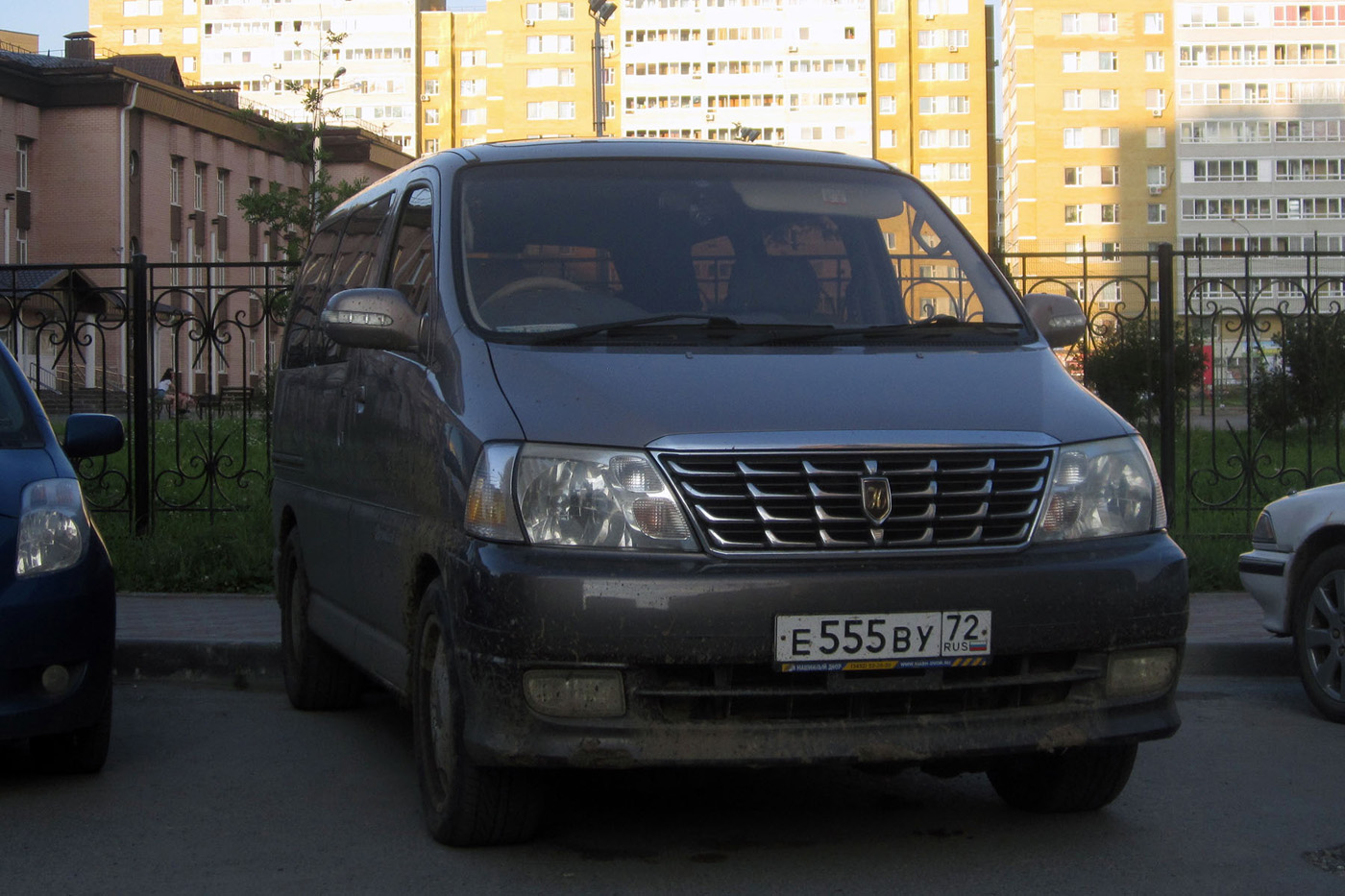 Микроавтобус Toyota Grand HiAce #Е 555 ВУ 72 . Тюмень 