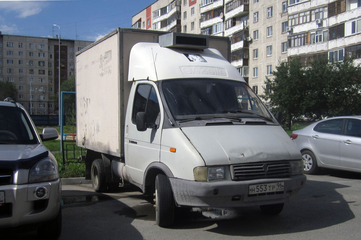 Фургон на шасси ГАЗ-3302 "Газель" #Н 553 ТР 96 . Тюмень, улица Пермякова