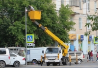 Автоподъёмник на шасси Isuzu ELF #T 472 BA 96. Курган, улица Куйбышева 