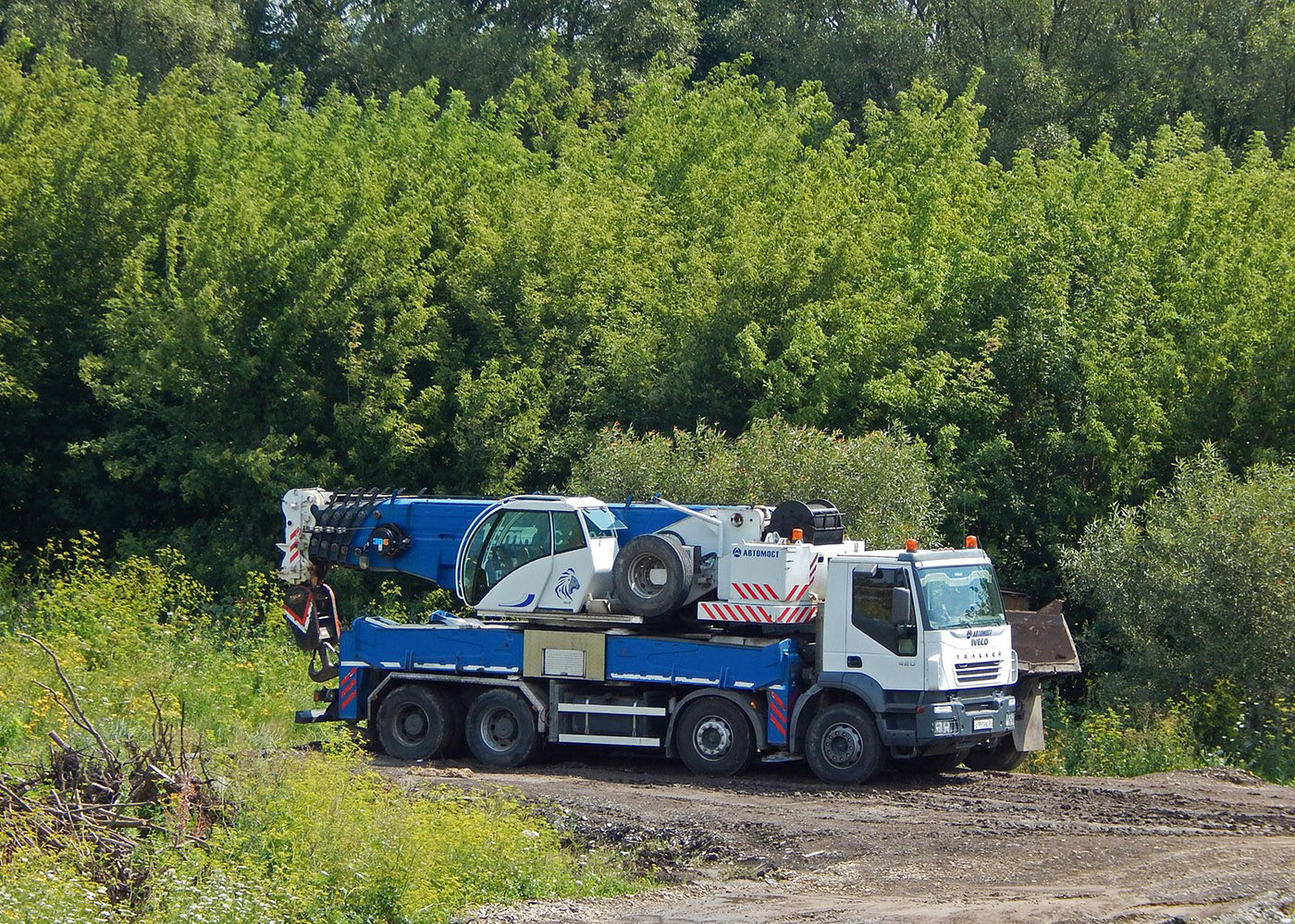 Автокран на шасси IVECO Trakker # О 991 РЕ 31. Белгородская область, Красногвардейский район, автодорога Р-185 "Белгород - Павловск"
