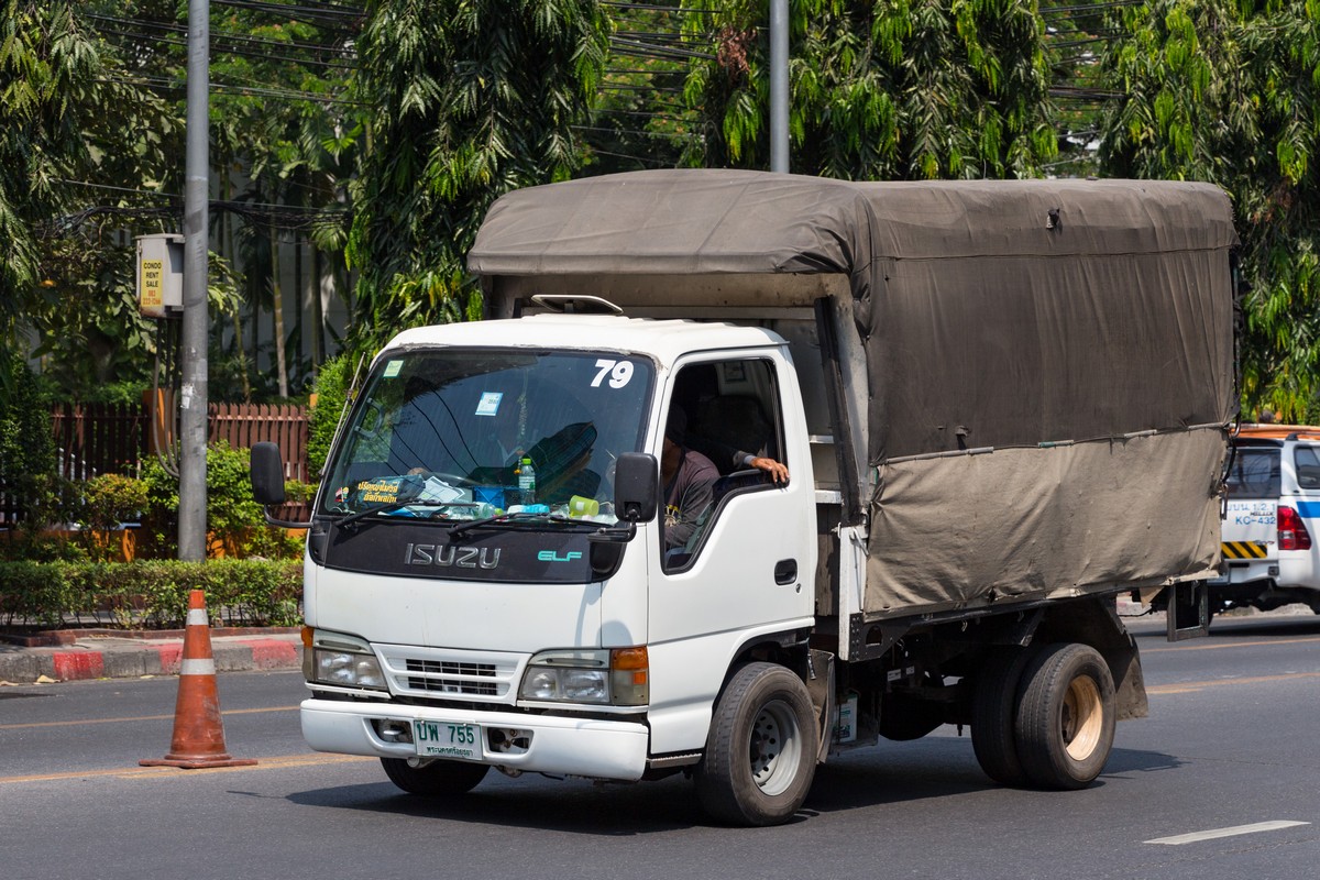 Бортовой грузовик Isuzu ELF #UW 755. Таиланд, Бангкок