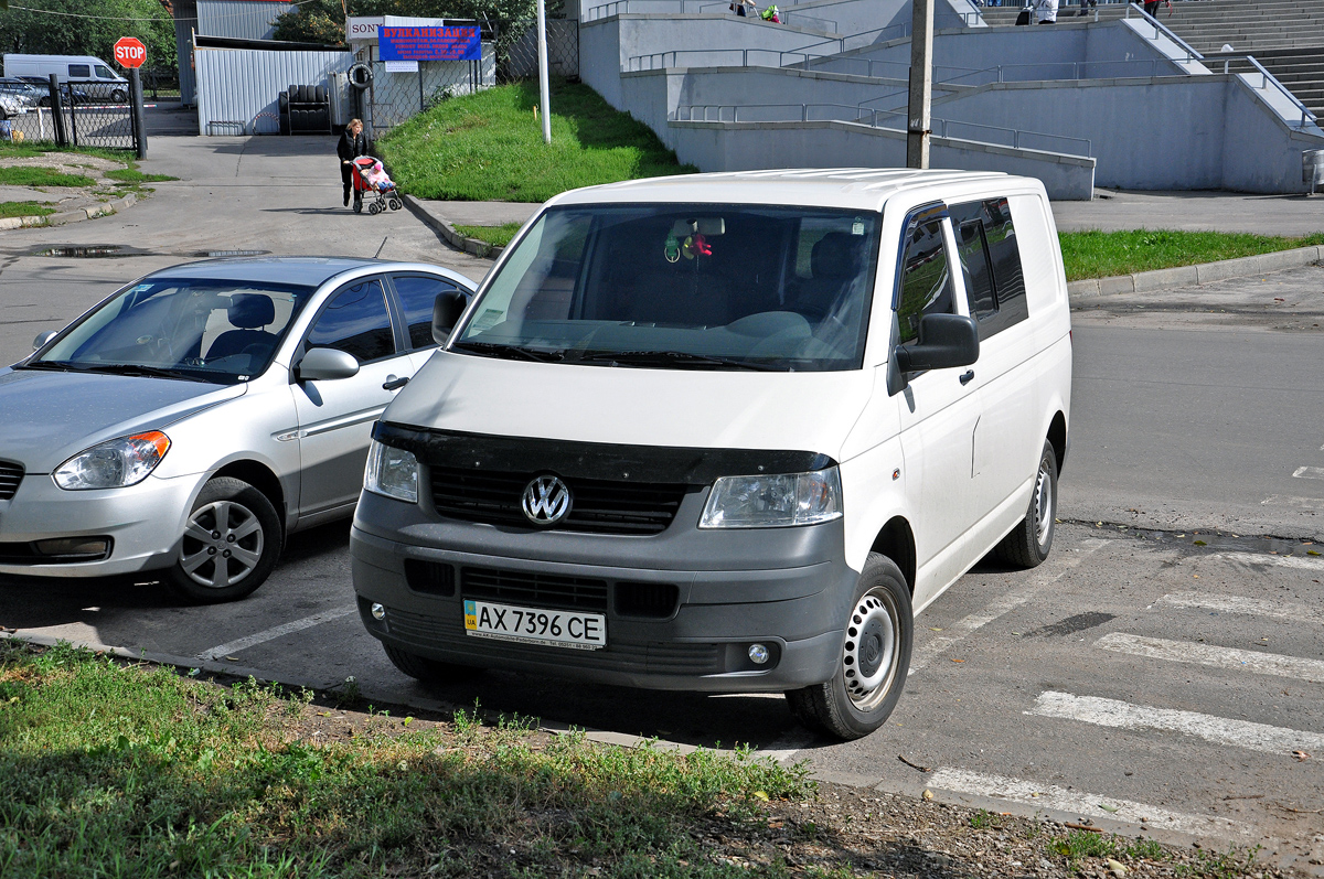 Грузопасажирский фургон Volkswagen Transporter #АХ 7396 СЕ. Харьковская область, г. Харьков, Окружная дорога
