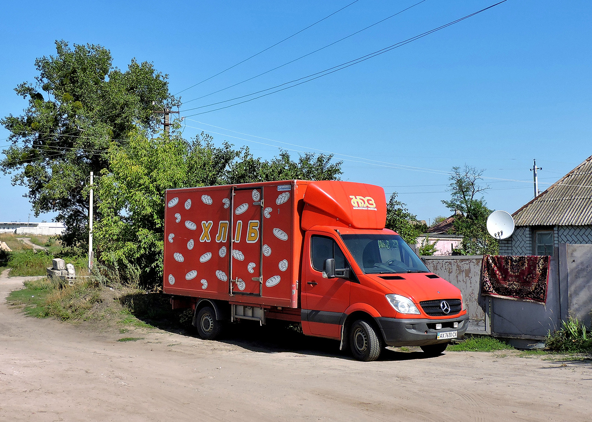 Хлебный фургон на базе Mercedes-Benz Sprinter #АХ 7630 СХ. Харьковская область, пгт Васищево, Вишневая улица