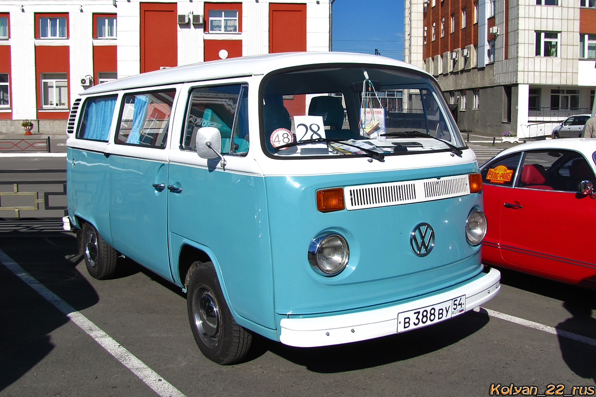 Микроавтобус Volkswagen. Алтайский край, Барнаул, Привокзальная площадь