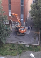 Экскаватор Doosan. Москва, у кинотеатра "Первомайский"