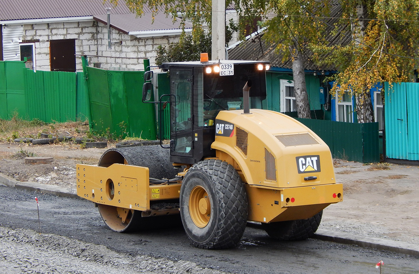 Виброкаток Caterpillar CS74B # 0339 ЕС 31. Белгородская область, г. Алексеевка, ул. Чапаева