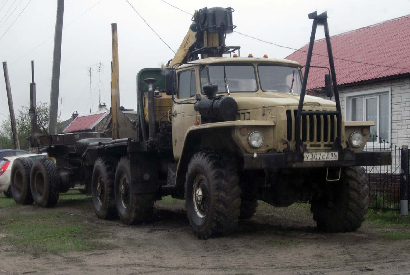 Лесовоз на шасси Урал-4320 #У 307 СА 96 . Свердловская область, Луговской