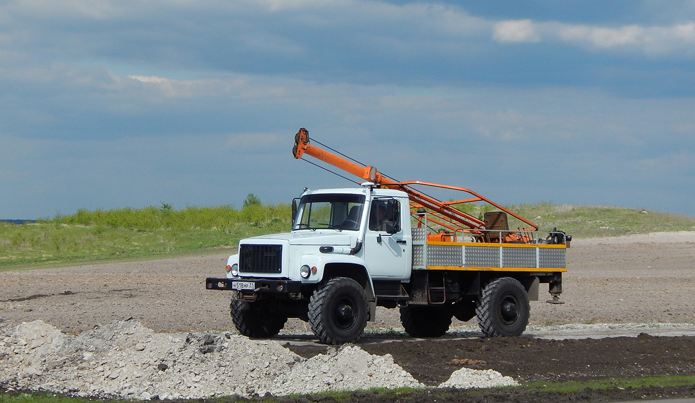 Буровая установка БКМ-317 на шасси ГАЗ-33081 «Садко» # Н 518 МР 31. Белгородская область, Алексеевский район, автодорога Р-185 "Белгород - Павловск"