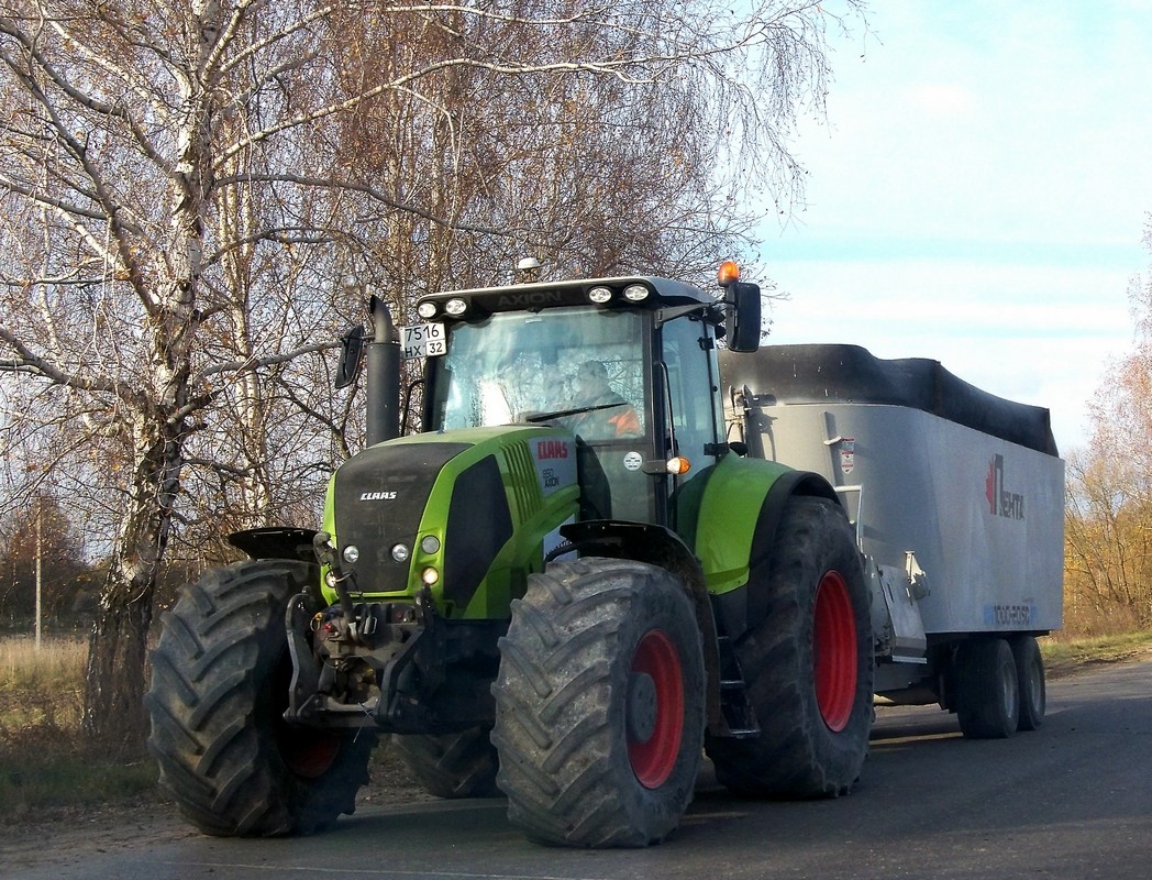 Claas Axion 850 с кормораздатчиком "Лента" #7516 НХ 32. Россия, Брянская область, Суражский район, Высокоселище