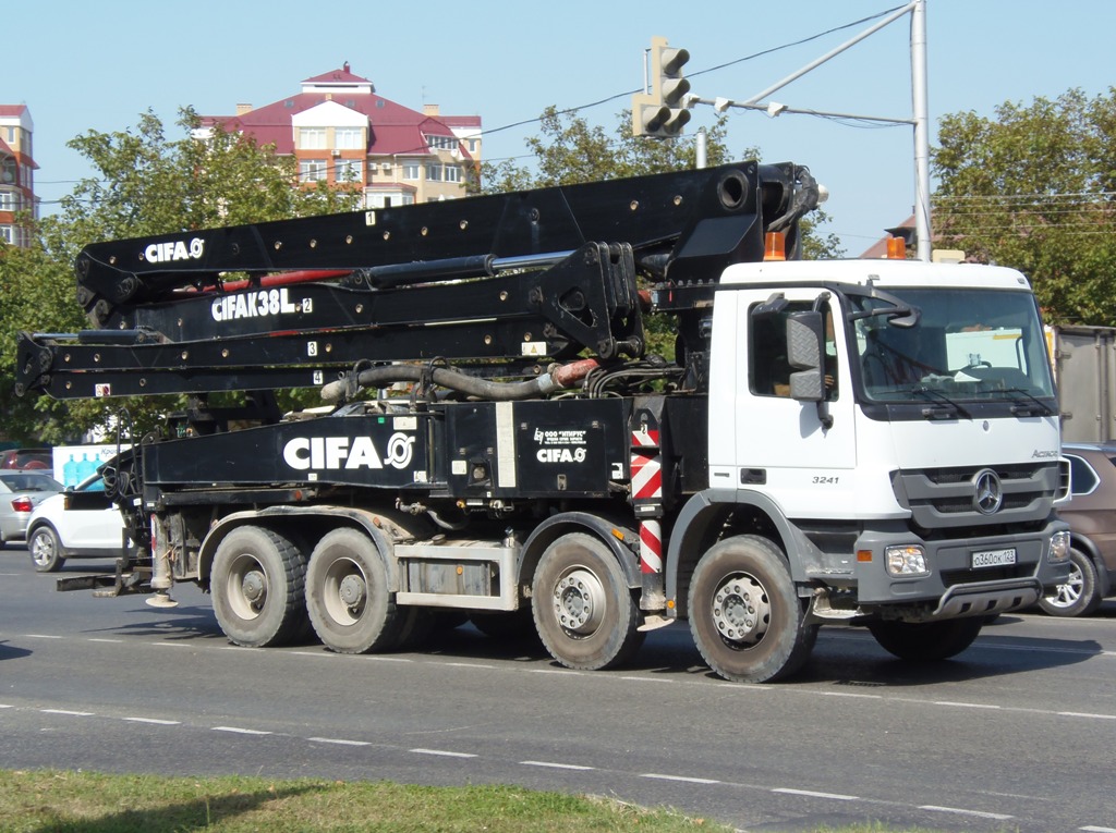Автобетононасос CIFA K38L на шасси Mercedes-Benz Actros 3241 #O 360 OK 123. Анапа, Крестьянская улица