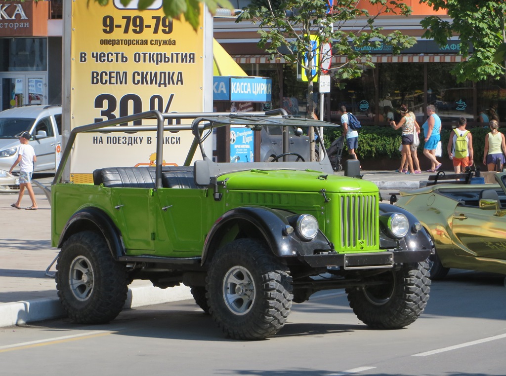 Автомобиль ГАЗ-69А. Анапа, улица Максима Горького